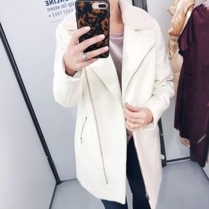 New without tags! Old Navy vanilla peacoat with zipper and sherpa collar